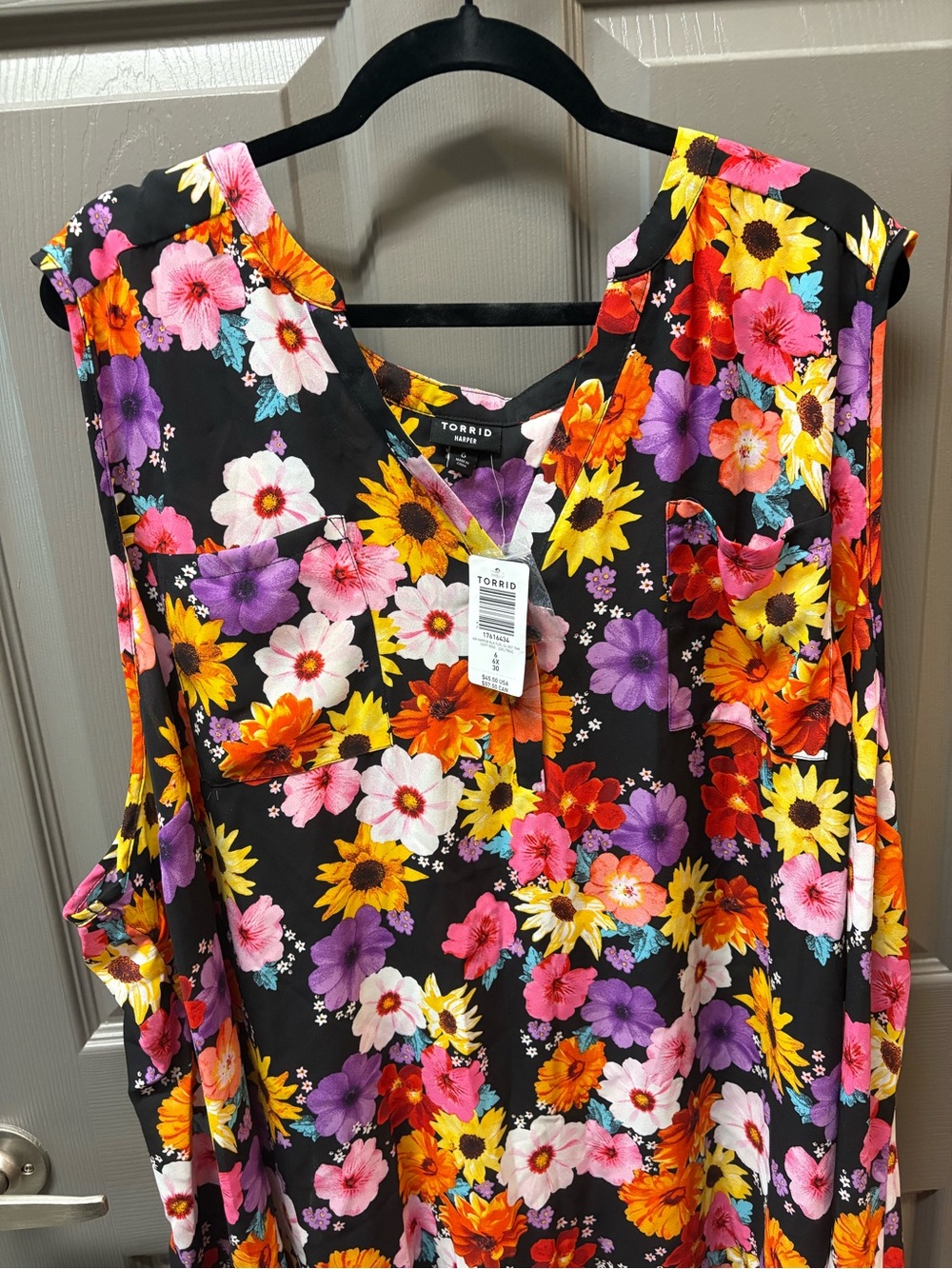 Torrid 6x Black Floral Harper V-Neck Sleeveless Top
